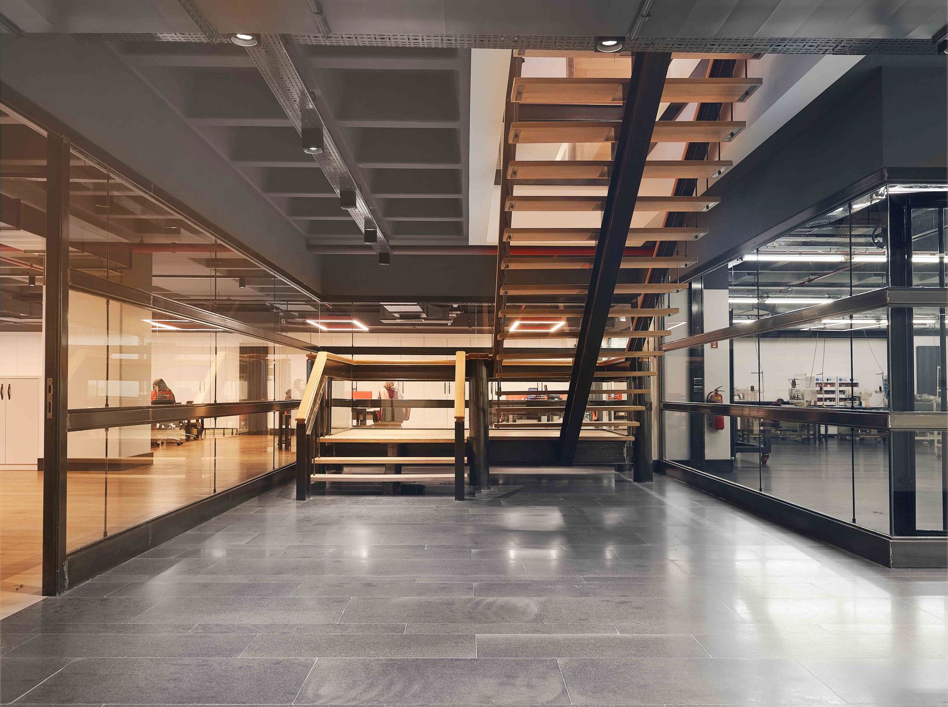 Modern Ofis İçin Özel Üretim İç Mekân Çözümleri